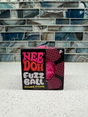 Needoh Fuzz Ball Flower Power - Pink